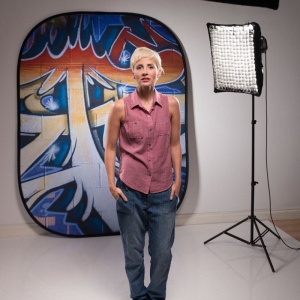 FONDO PLEGABLE DOBLE CARA DISTRESSED PAPER / GRAFFITI 1.5 X 2.1 M MANFROTTO - LLLB5714